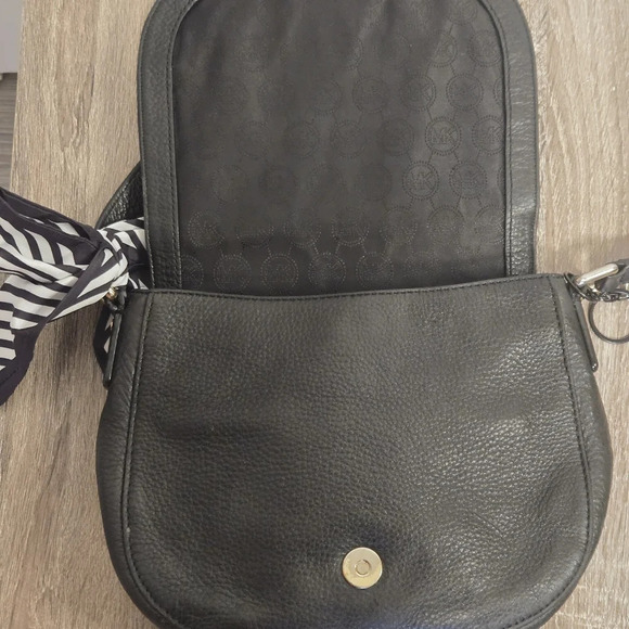 Michael Kors Purse crossbody - Picture 11 of 14